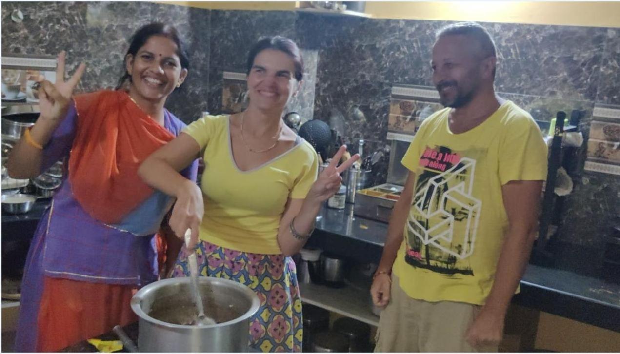 Black Pepper Home Stay Удайпур Екстериор снимка