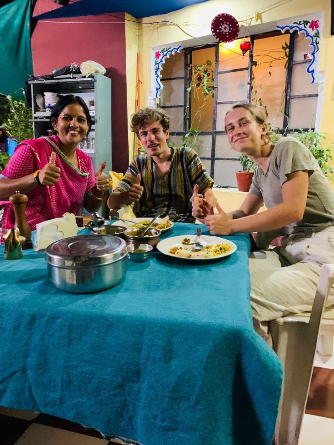 Black Pepper Home Stay Удайпур Екстериор снимка