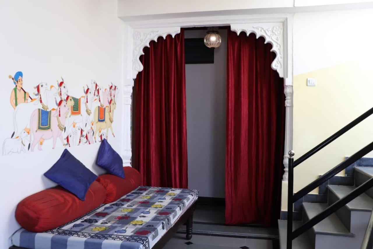 Black Pepper Home Stay Удайпур Екстериор снимка