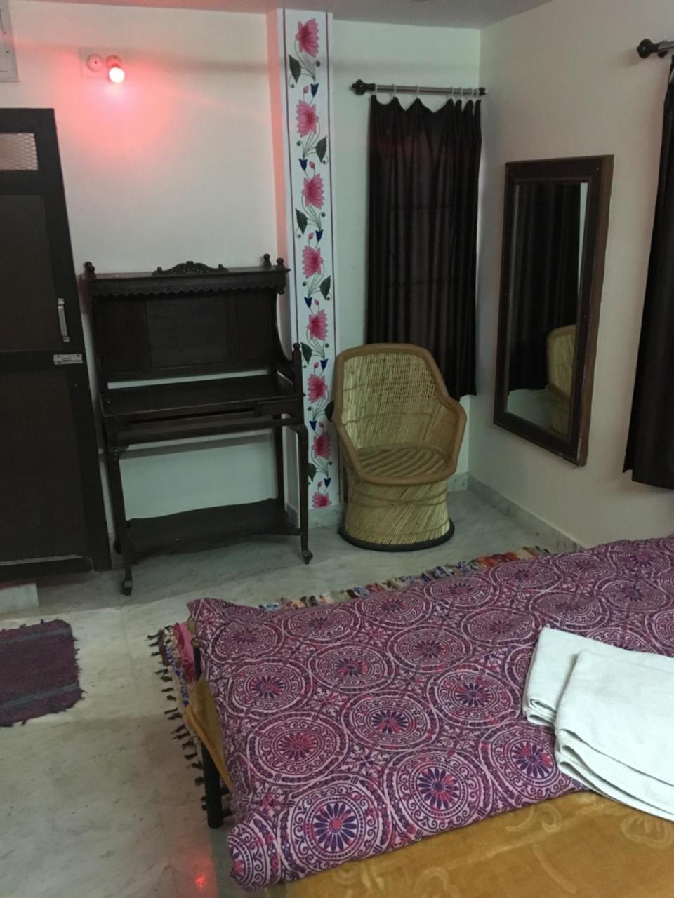 Black Pepper Home Stay Удайпур Екстериор снимка