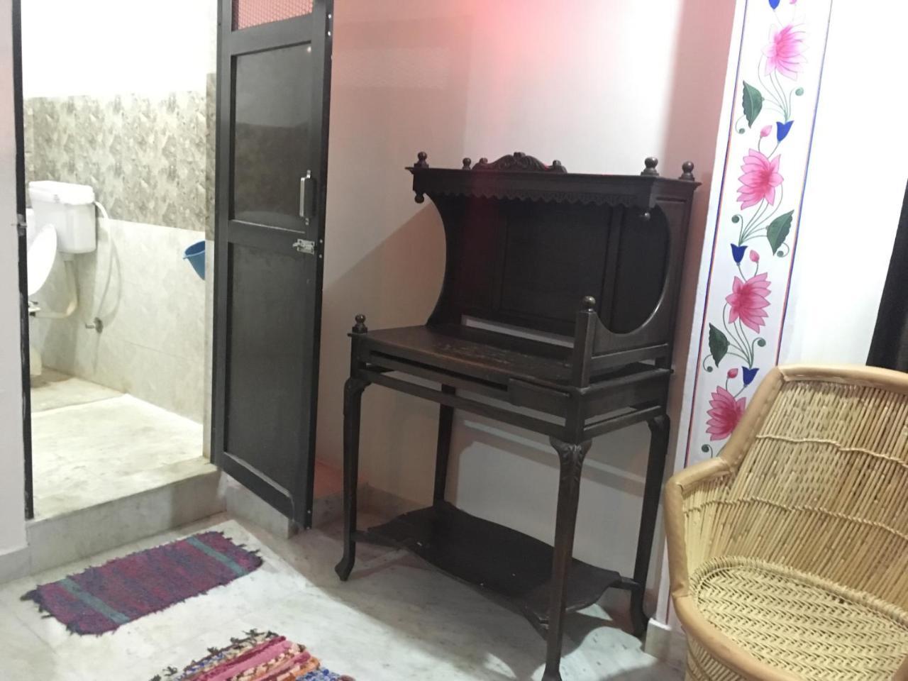 Black Pepper Home Stay Удайпур Екстериор снимка