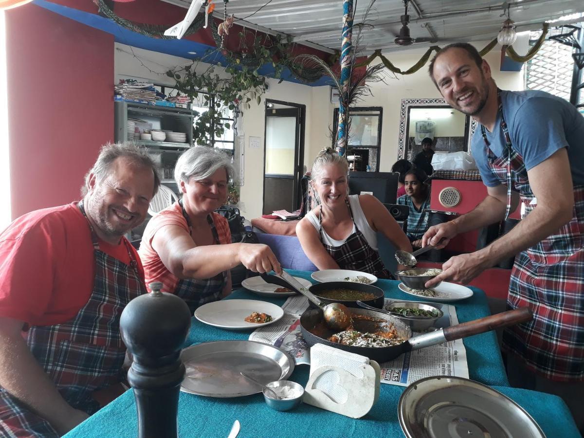 Black Pepper Home Stay Удайпур Екстериор снимка